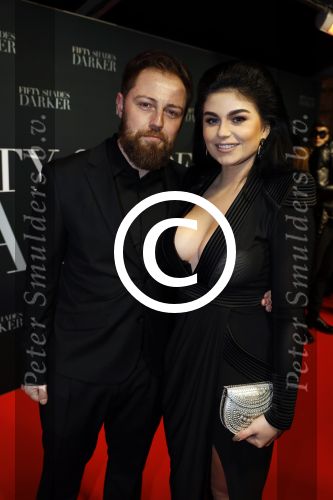 Amsterdam 7 februari 2017
Premiere fifty shades darker in Tuschinski. Roxeannne Hazes met haar nieuwe vriend Erik Zwennes