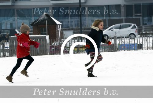 Amsterdam 11 februari 2017
Thijs Romer gaat lunchen met de oppas van zijn dochter Sammie. Hij rijt er naartoe in de auto van zijn ex Katja Schuurman
