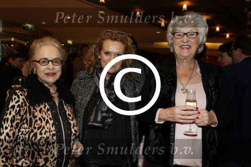 Amsterdam 12 februari 2017 
Modeshow Paul Schulten in het Okura. Simcha Roedema met moeder en schoonmoeder