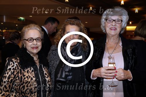 Amsterdam 12 februari 2017 
Modeshow Paul Schulten in het Okura. Simcha Roedema met moeder en schoonmoeder