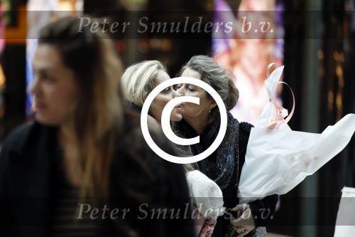 Schiphol 17 februari 2017 
Xander en Sophie de Buisonje komen met hun dochter Cela Lynn en zoon Dex aan op schiphol. Beide ouders familie en Sem v Dijk wachten ze op . Ook de hond is meegekomen.