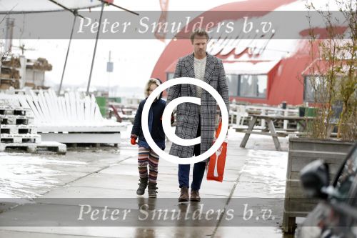 Amsterdam 11 februari 2017
Thijs Romer gaat lunchen met de oppas van zijn dochter Sammie. Hij rijt er naartoe in de auto van zijn ex Katja Schuurman