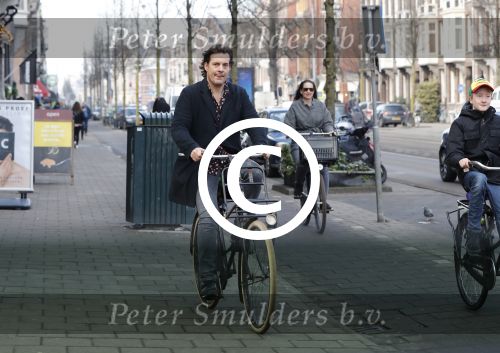 Amsterdam 15 februari 2016
Vincent Croiset met een zoon op de fiets in Amsterdam.