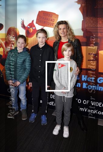 Amsterdam 11 februari 2018
Premiere Ted en het geheim van koning Midas in Pathe arena. Annette Barlo met zoon en vriendjes