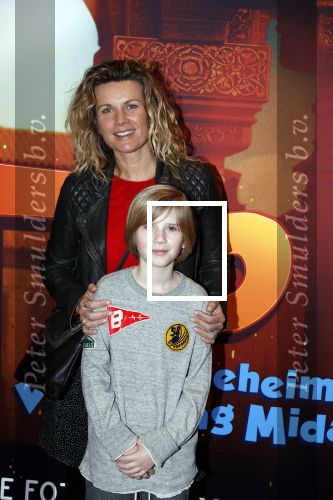 Amsterdam 11 februari 2018
Premiere Ted en het geheim van koning Midas in Pathe arena. Annette Barlo met zoon en vriendjes