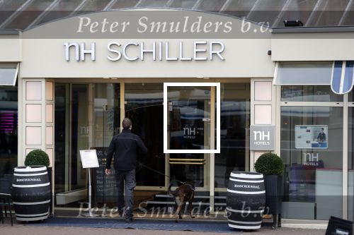 Amsterdam 6 maart 2018
Beveiliging met honden bij opbames RTL Late night in NH hotel Schiller