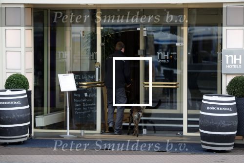 Amsterdam 6 maart 2018
Beveiliging met honden bij opbames RTL Late night in NH hotel Schiller
