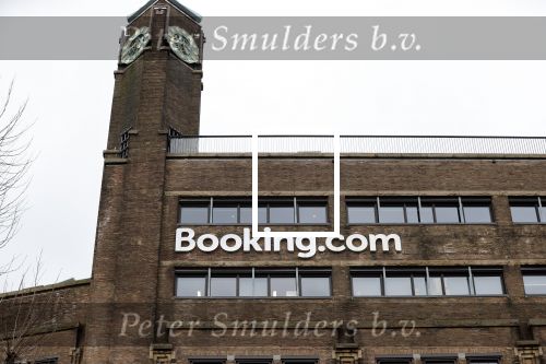 Amsterdam 6 maart 2018 
Rembrandt plein in Amsterdam met kantoor Booking.com