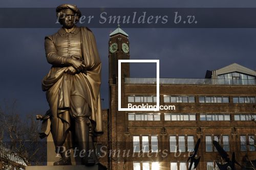 Amsterdam 6 maart 2018 
Rembrandt plein in Amsterdam met kantoor Booking.com