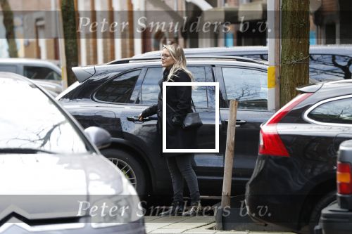 Amsterdam 15 februari 2018 
Chantal janzen met man Marco en zoon naar verloskundigenpraktijk