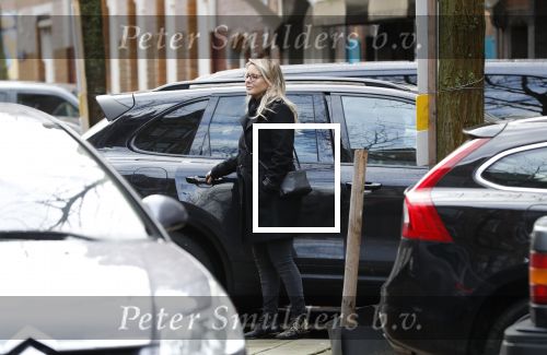 Amsterdam 15 februari 2018 
Chantal janzen met man Marco en zoon naar verloskundigenpraktijk