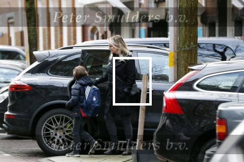 Amsterdam 15 februari 2018 
Chantal janzen met man Marco en zoon naar verloskundigenpraktijk