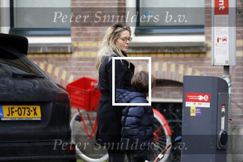 Amsterdam 15 februari 2018 
Chantal janzen met man Marco en zoon naar verloskundigenpraktijk