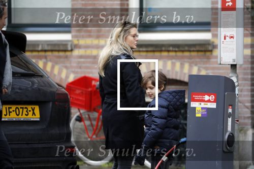 Amsterdam 15 februari 2018 
Chantal janzen met man Marco en zoon naar verloskundigenpraktijk