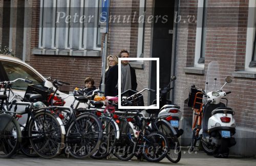 Amsterdam 15 februari 2018 
Chantal janzen met man Marco en zoon naar verloskundigenpraktijk