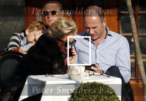 Amsterdam 17 februari 2018
Connie Witteman met verloofde Eugene v Dun op terras.
