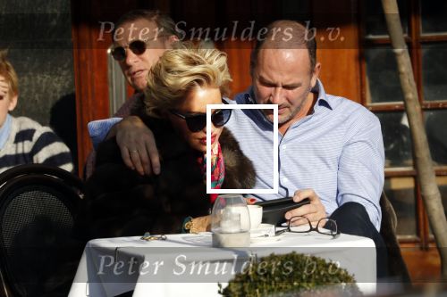 Amsterdam 17 februari 2018
Connie Witteman met verloofde Eugene v Dun op terras.