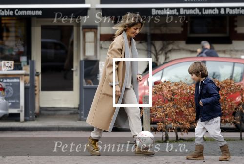 Amsterdam 11 maart 2018   
Danie Bles aan het voetballen met zijn zoon