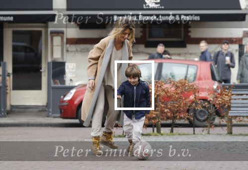 Amsterdam 11 maart 2018   
Danie Bles aan het voetballen met zijn zoon