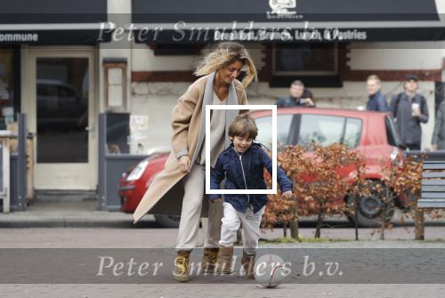 Amsterdam 11 maart 2018   
Danie Bles aan het voetballen met zijn zoon