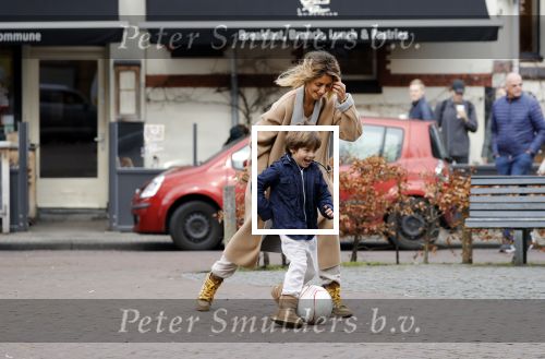 Amsterdam 11 maart 2018   
Danie Bles aan het voetballen met zijn zoon