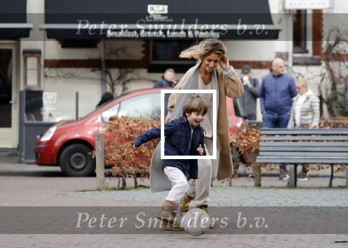 Amsterdam 11 maart 2018   
Danie Bles aan het voetballen met zijn zoon