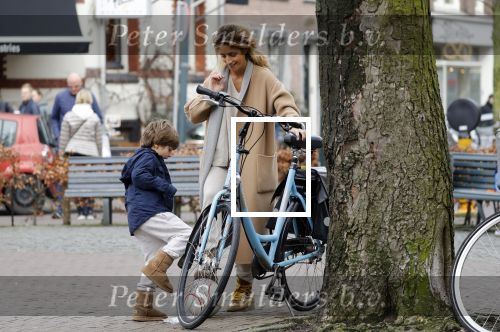 Amsterdam 11 maart 2018   
Danie Bles aan het voetballen met zijn zoon