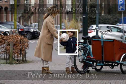 Amsterdam 11 maart 2018   
Danie Bles aan het voetballen met zijn zoon