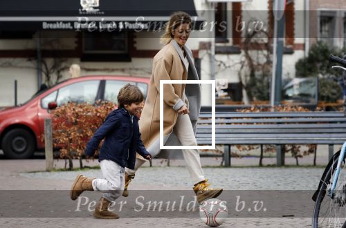 Amsterdam 11 maart 2018   
Danie Bles aan het voetballen met zijn zoon