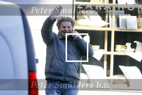 Amsterdam 6 februari 2018
Dirk Zeelenberg bellend op straat