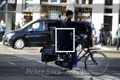 Amsterdam 16 februari 2018
Doutzen Kroes op haar fiets in Amsterdam