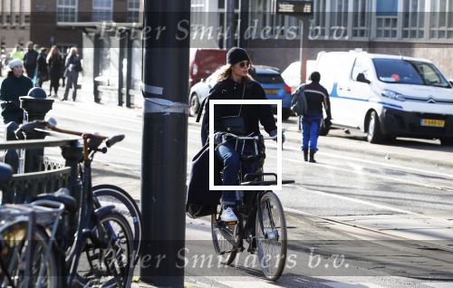 Amsterdam 16 februari 2018
Doutzen Kroes op haar fiets in Amsterdam