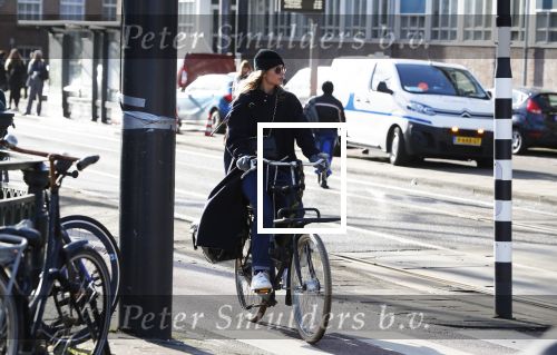 Amsterdam 16 februari 2018
Doutzen Kroes op haar fiets in Amsterdam
