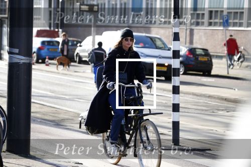 Amsterdam 16 februari 2018
Doutzen Kroes op haar fiets in Amsterdam