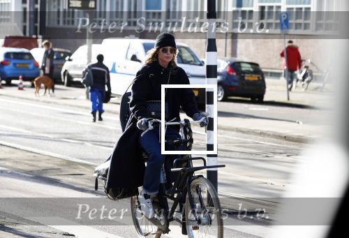 Amsterdam 16 februari 2018
Doutzen Kroes op haar fiets in Amsterdam