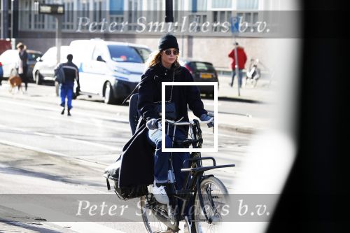 Amsterdam 16 februari 2018
Doutzen Kroes op haar fiets in Amsterdam