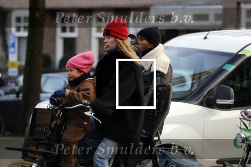 Amsterdam 21 februari 2018
Doutzen Kroes met haar man Sunnery james en hun kinderen