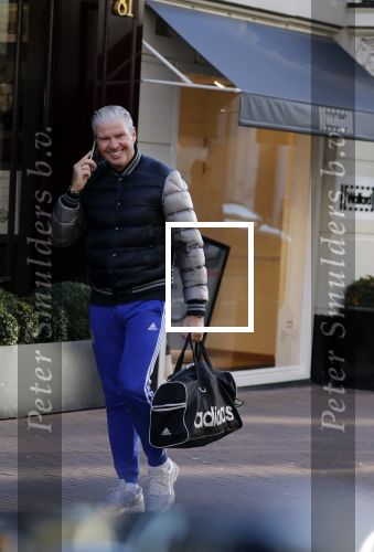 Amsterdam 7 februari 2018  
Dries Roelvink bellend op de pc hooftstraat
