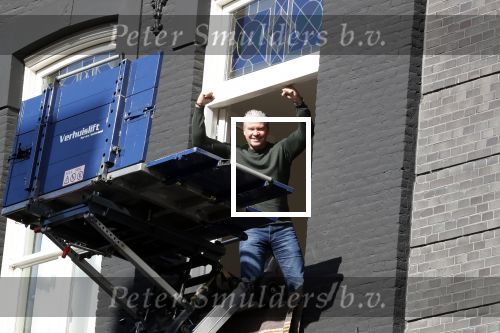 Amsterdam 12 maart 2018
Dries en Honoria Roelvink  verhuizen naar hun nieuwe appartement op de pc Hooftstraat