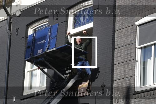 Amsterdam 12 maart 2018
Dries en Honoria Roelvink  verhuizen naar hun nieuwe appartement op de pc Hooftstraat