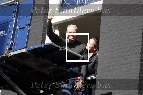 Amsterdam 12 maart 2018
Dries en Honoria Roelvink  verhuizen naar hun nieuwe appartement op de pc Hooftstraat