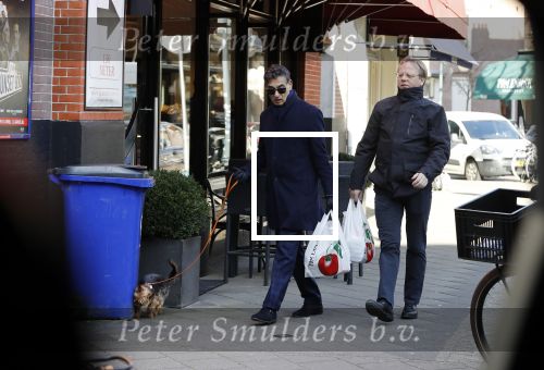 Amsterdam 24 februari 2018
Gerard Spong met partner en hondje in Amsterdam zuid