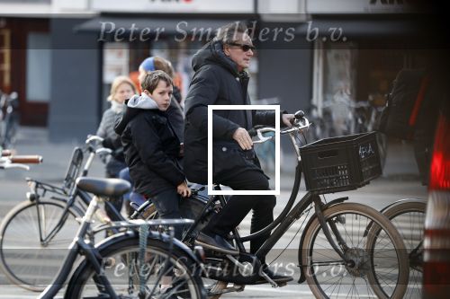 Amsterdam 21 februari 2018
Henny Vrienten met zijn zoon op de fiets