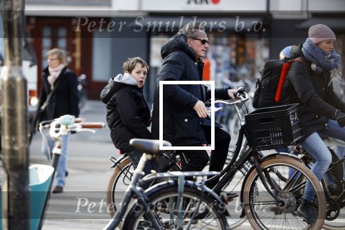 Amsterdam 21 februari 2018
Henny Vrienten met zijn zoon op de fiets