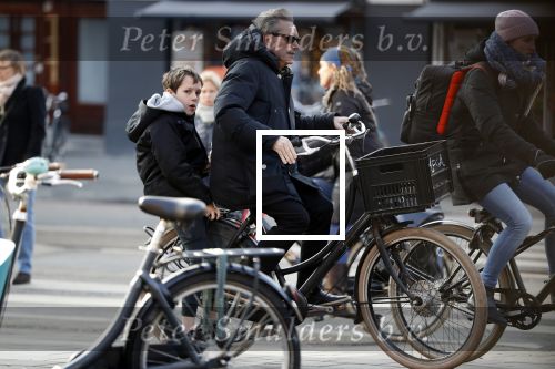 Amsterdam 21 februari 2018
Henny Vrienten met zijn zoon op de fiets