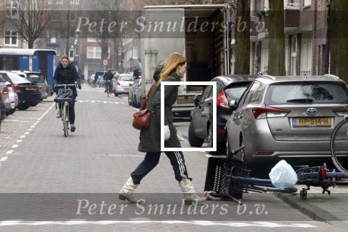 Amsterdam 9 februari 2018
Actrice Ilse Warringa ( de luizenmoeder) haalt haar dochter op op school.