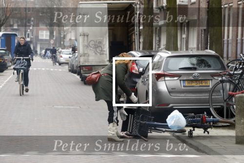 Amsterdam 9 februari 2018
Actrice Ilse Warringa ( de luizenmoeder) haalt haar dochter op op school.