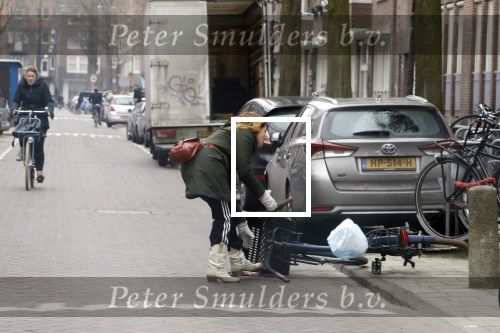 Amsterdam 9 februari 2018
Actrice Ilse Warringa ( de luizenmoeder) haalt haar dochter op op school.