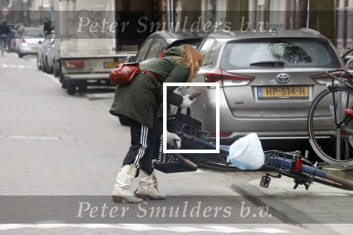 Amsterdam 9 februari 2018
Actrice Ilse Warringa ( de luizenmoeder) haalt haar dochter op op school.