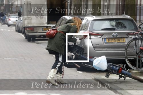 Amsterdam 9 februari 2018
Actrice Ilse Warringa ( de luizenmoeder) haalt haar dochter op op school.